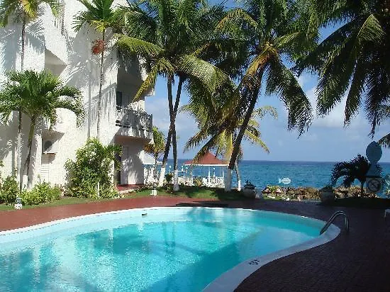 Idyllic Beachfront Condo أوشو ريوس
