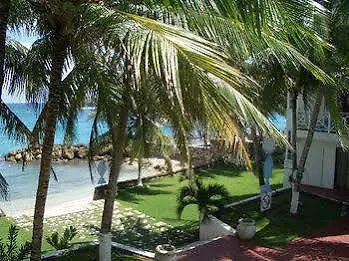 Idyllic Beachfront Condo أوشو ريوس شقة