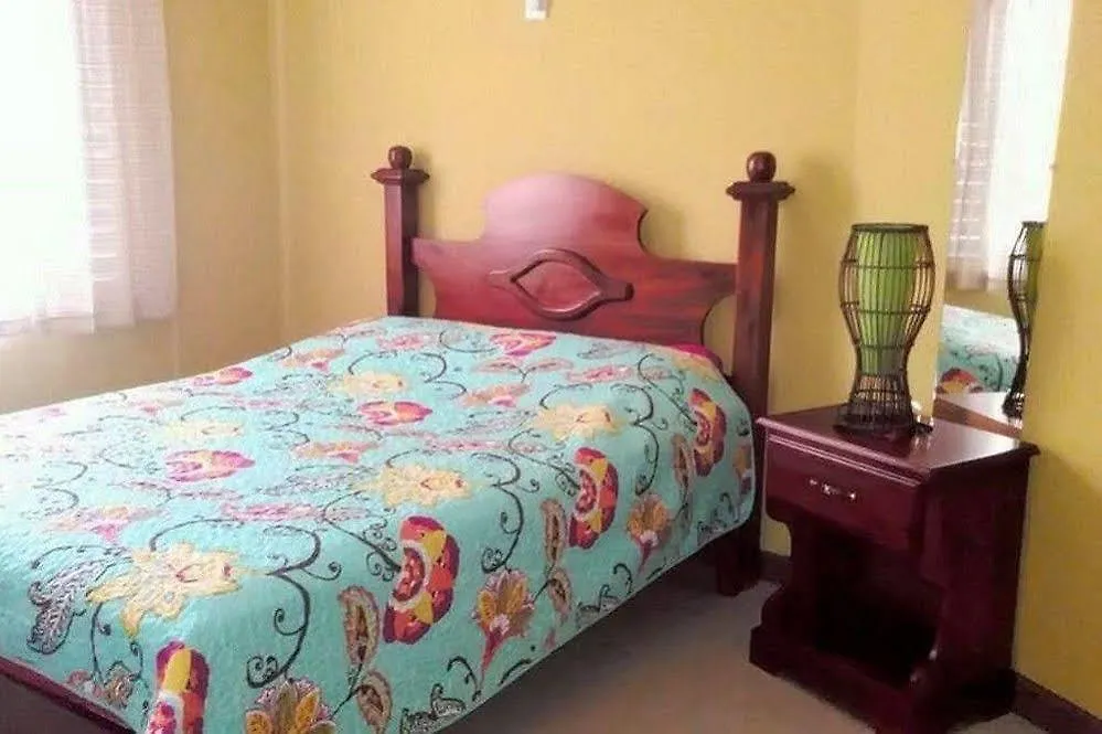 Idyllic Beachfront Condo أوشو ريوس