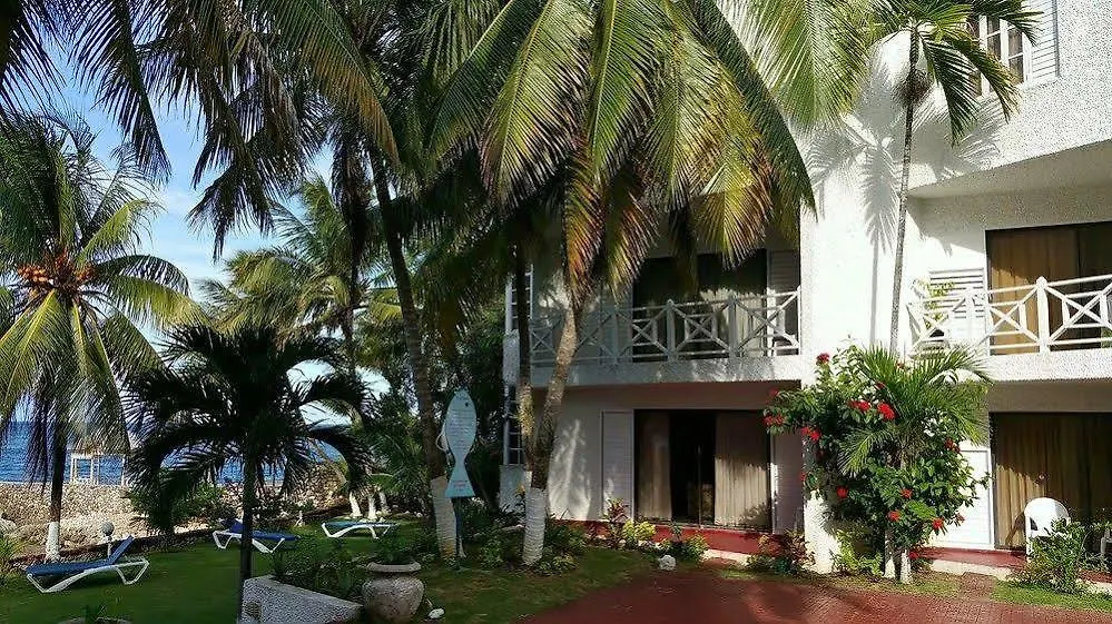 Idyllic Beachfront Condo أوشو ريوس شقة