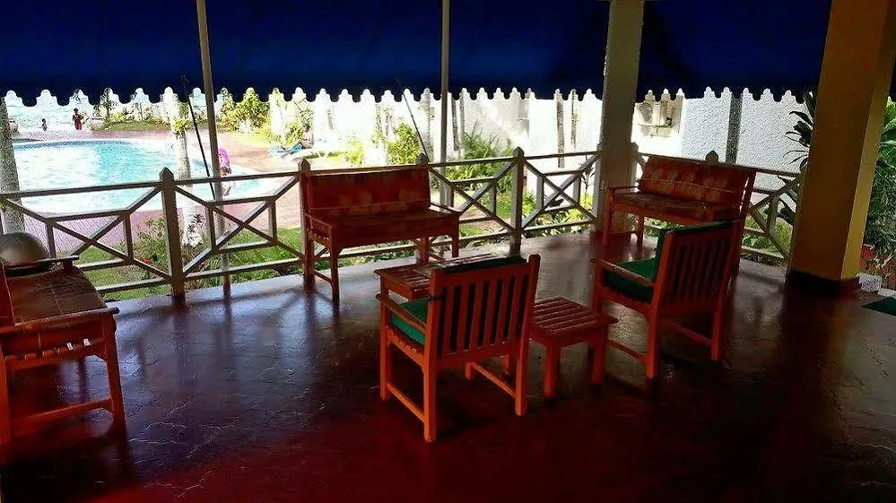Idyllic Beachfront Condo أوشو ريوس
